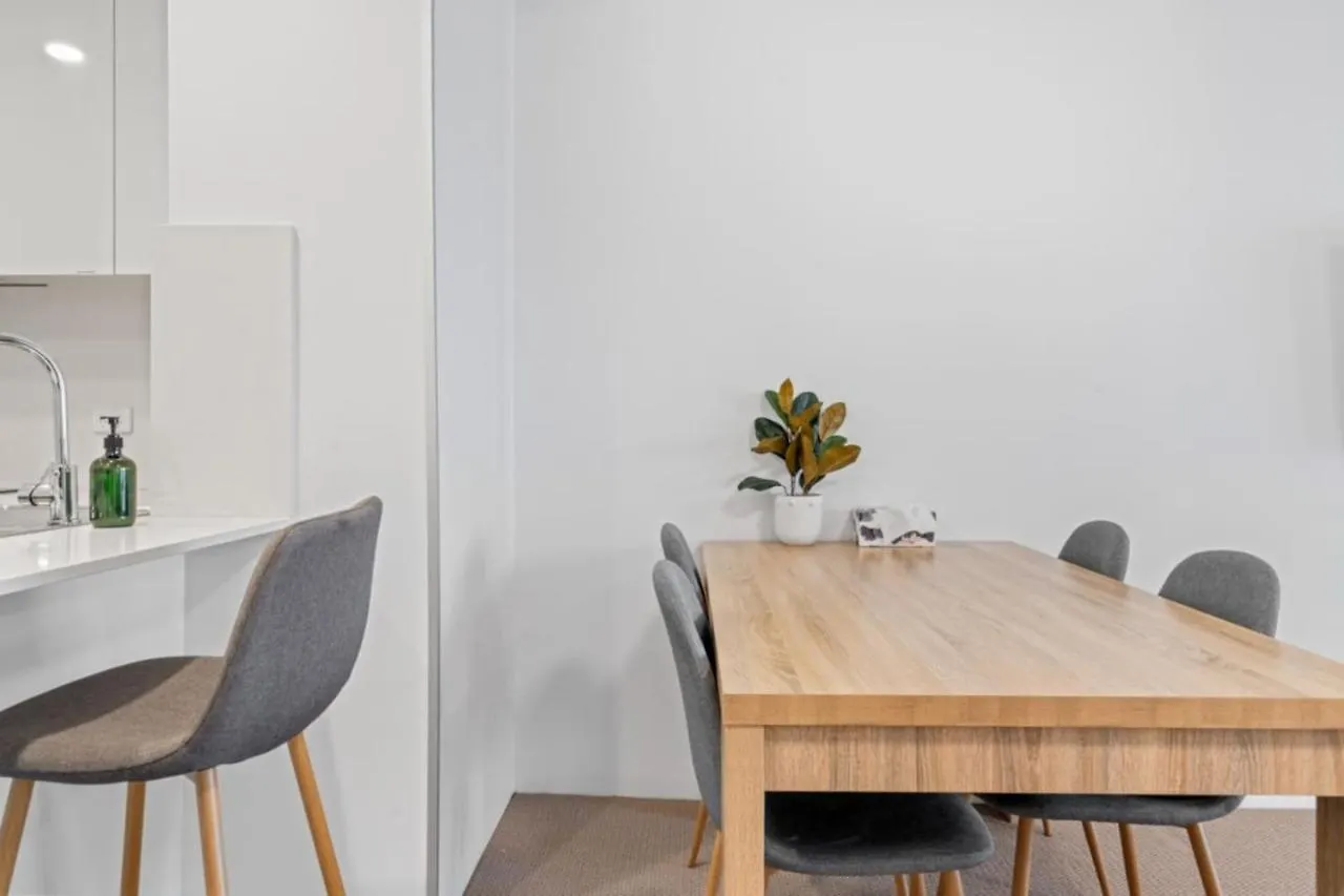아파트 The Ballah - Central Surfers High Floor 2 Bedroom Ocean View Unit With Parking Pool Gym 골드코스트