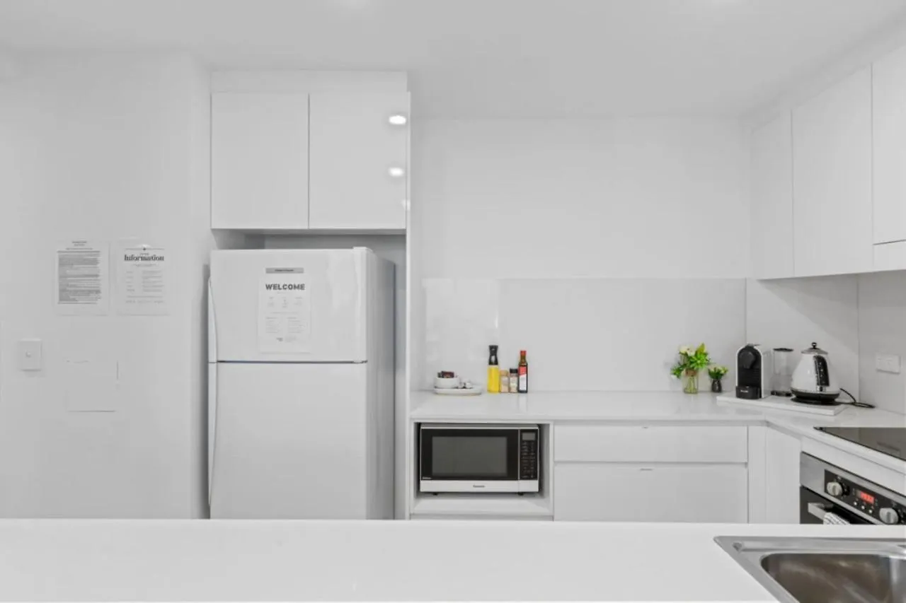 Apartment The Ballah - Central Surfers High Floor 2 Bedroom Ocean View Unit With Parking Pool Gym Gold Coast