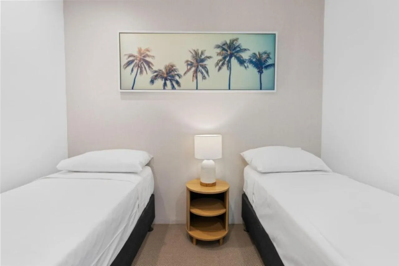 The Ballah - Central Surfers High Floor 2 Bedroom Ocean View Unit With Parking Pool Gym Gold Coast 0*,