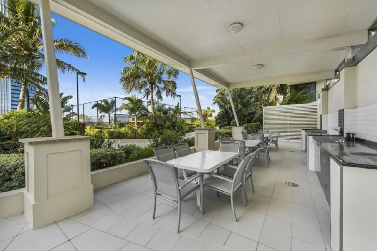 The Ballah - Central Surfers High Floor 2 Bedroom Ocean View Unit With Parking Pool Gym Gold Coast Apartment