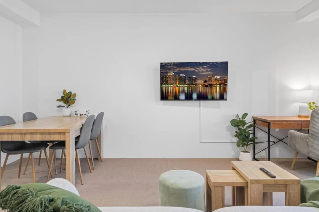The Ballah - Central Surfers High Floor 2 Bedroom Ocean View Unit With Parking Pool Gym Gold Coast Australia
