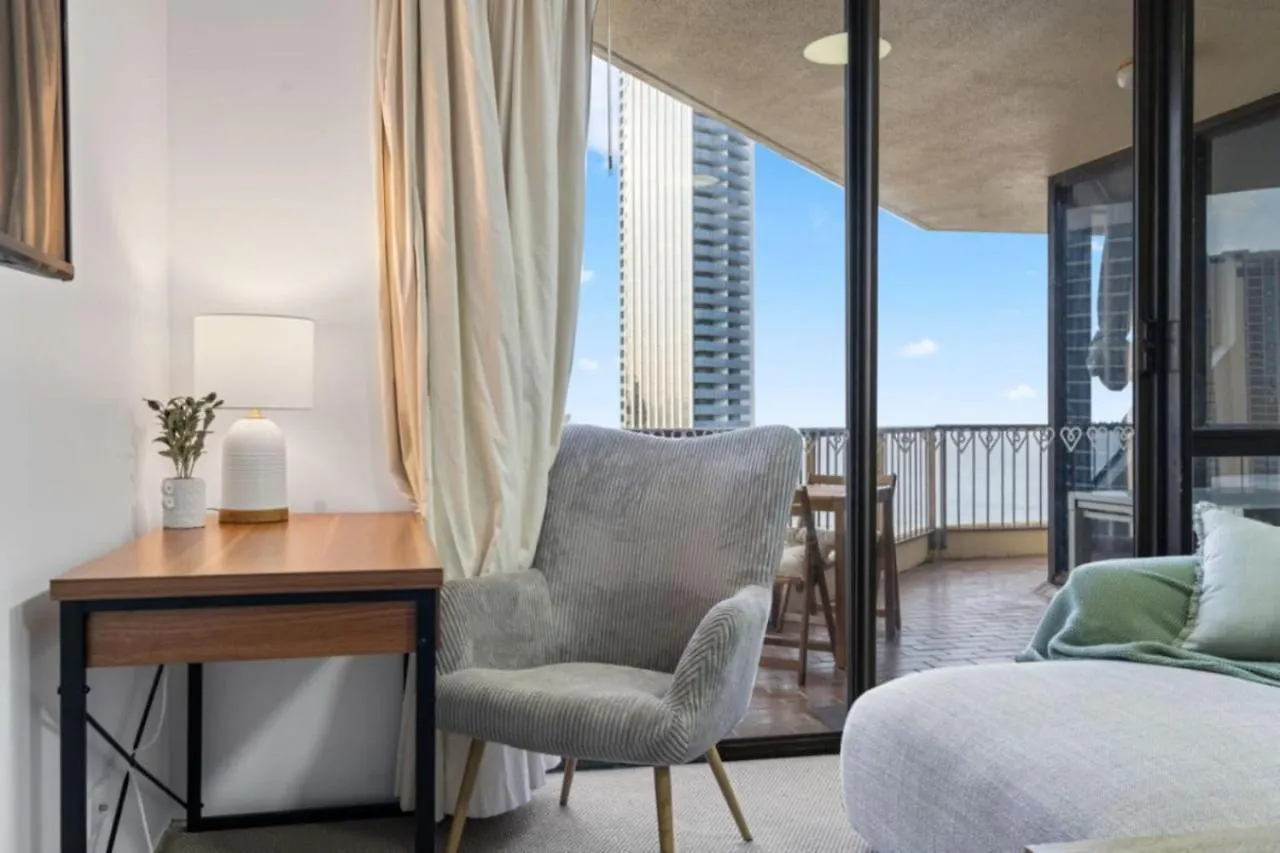 The Ballah - Central Surfers High Floor 2 Bedroom Ocean View Unit With Parking Pool Gym Gold Coast Apartment