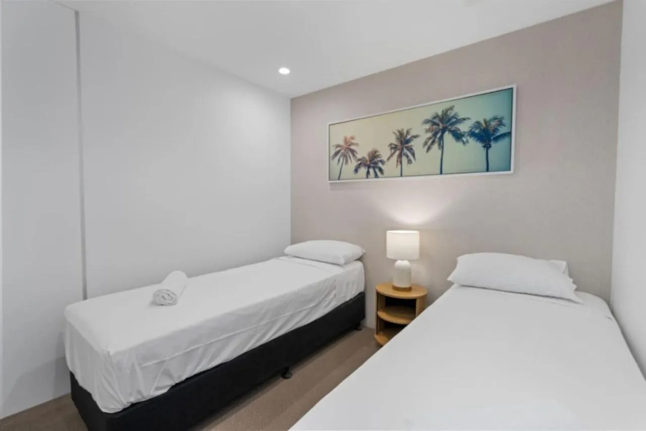 The Ballah - Central Surfers High Floor 2 Bedroom Ocean View Unit With Parking Pool Gym Gold Coast 0*,  Australia